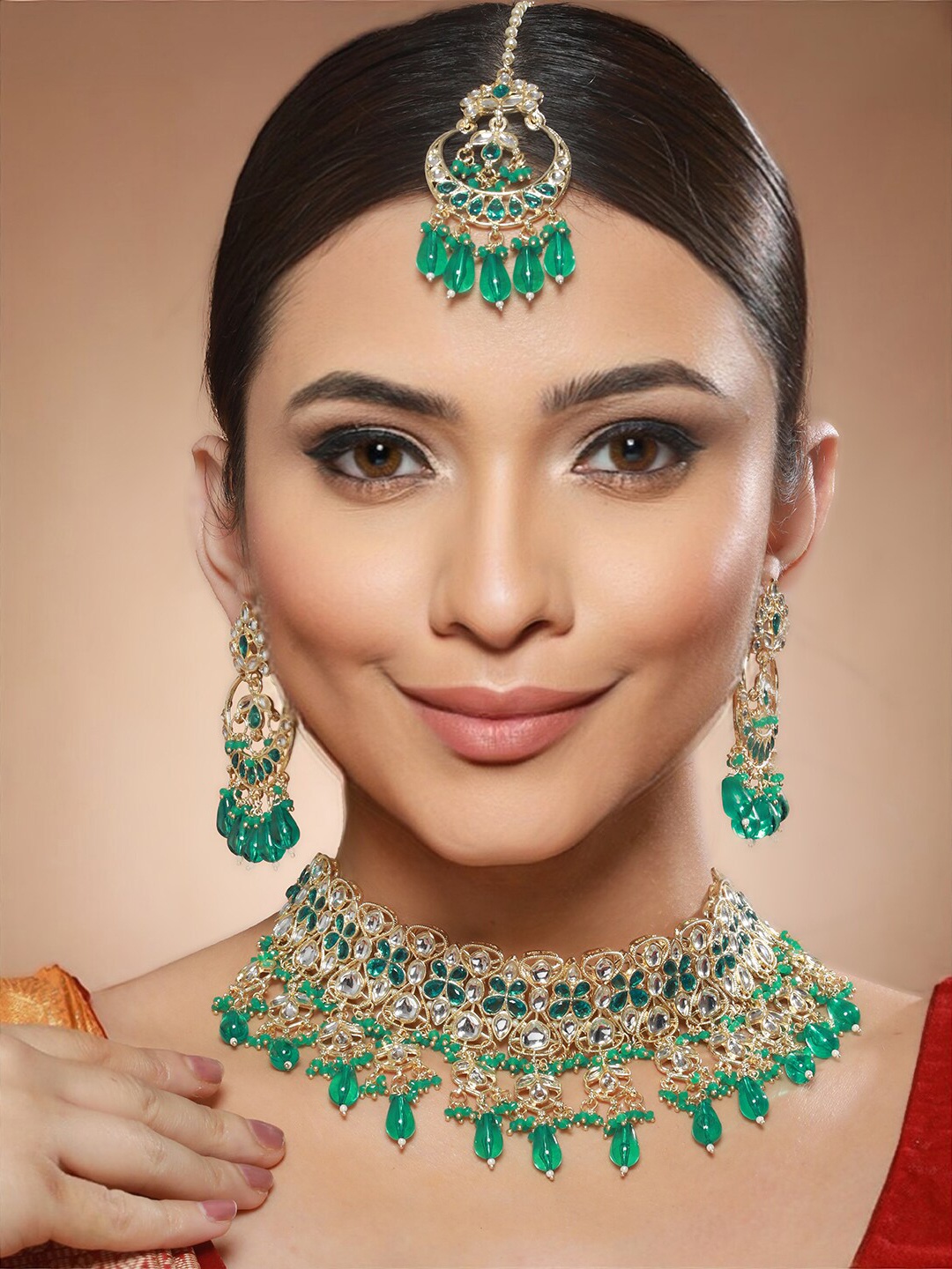 

Priyaasi Gold-Plated Kundan-Studded Jewellery Set & Maangtika