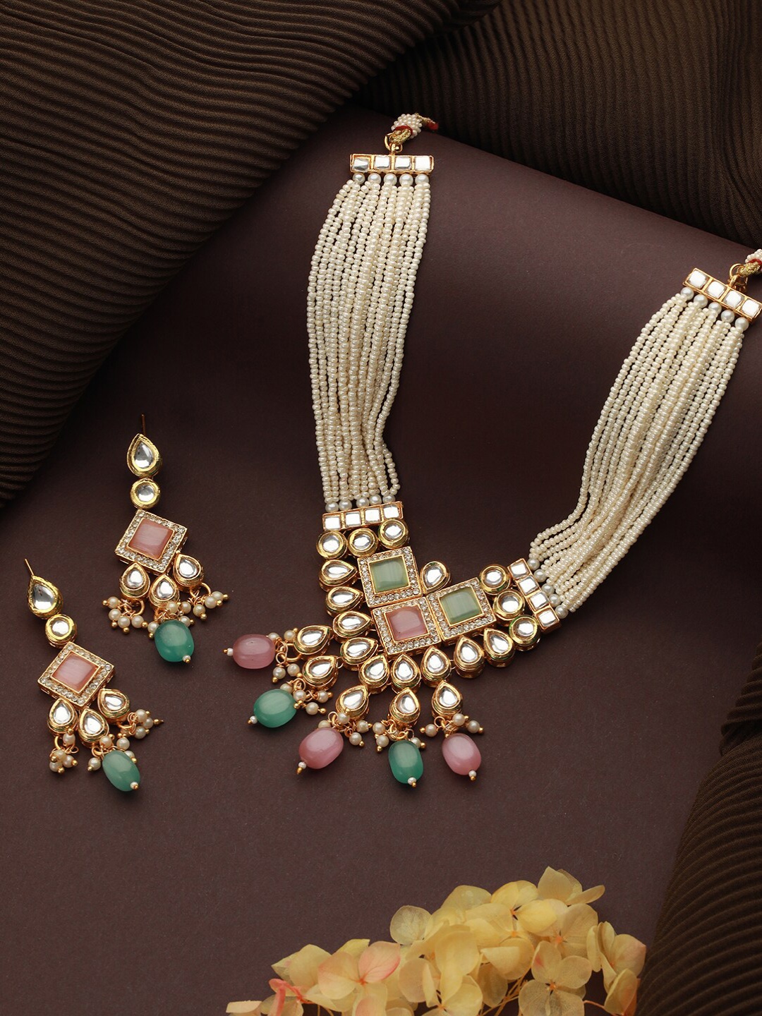 

Priyaasi Gold-Plated Kundan-Studded & Beaded Jewellery Set