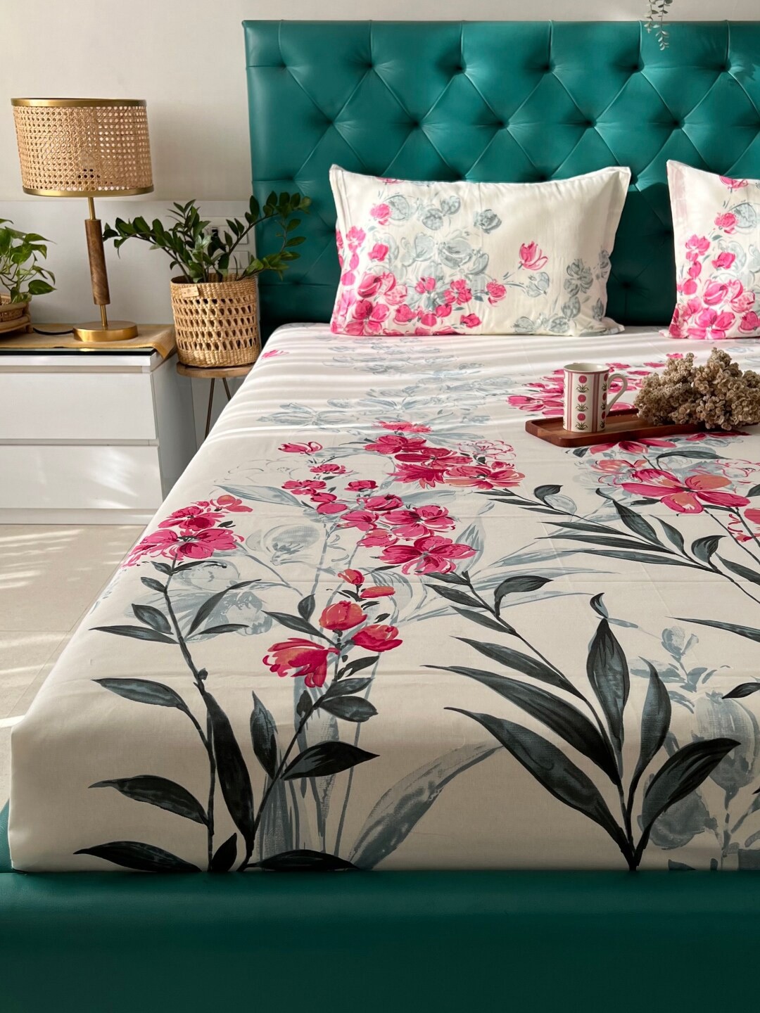 

URBAN SPACE Serene Cream-Coloured Floral 200 TC Cotton Single Bedsheet & 1 Pillow Cover