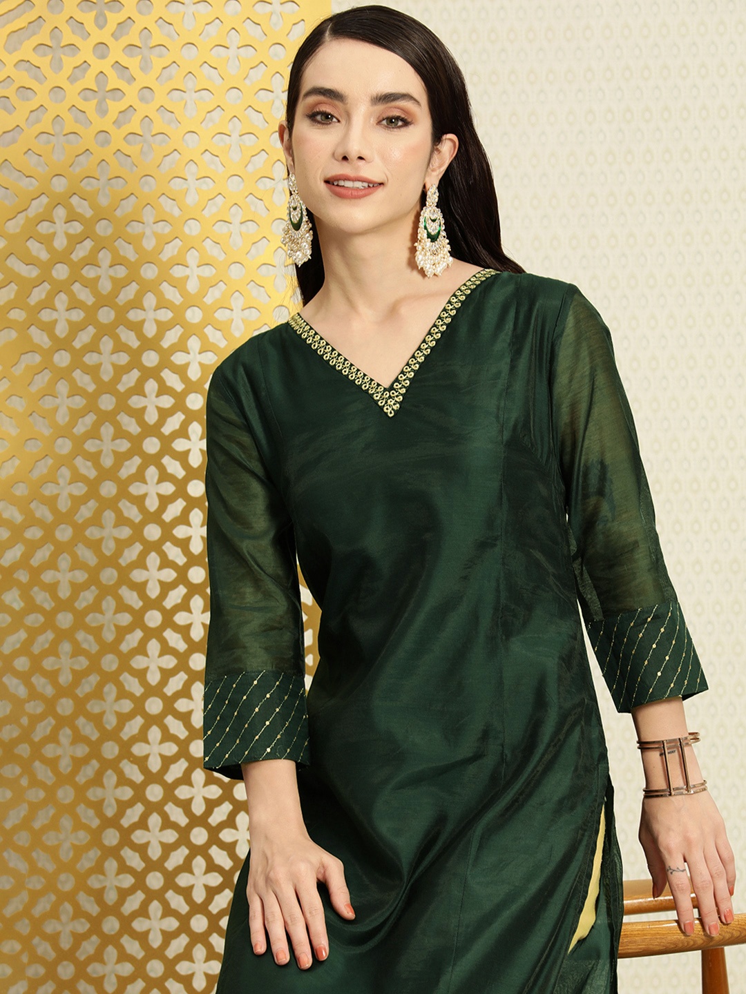 

House of Pataudi V-Neck Zari Detail Embellished Sequinned Straight Jashn Kurta, Green