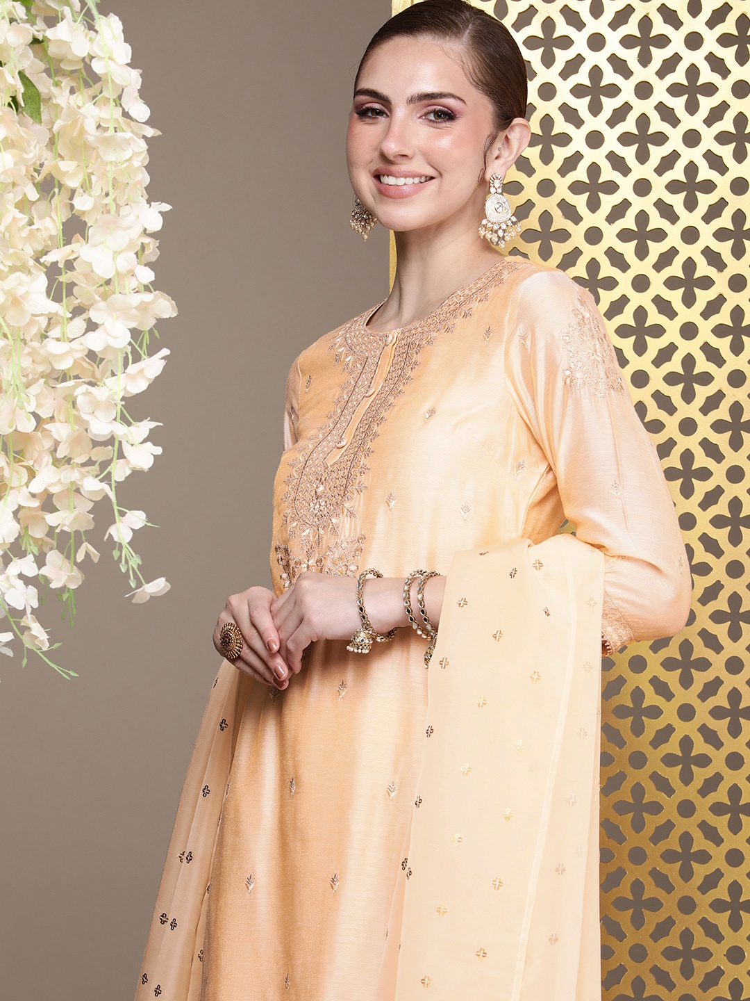 

House of Pataudi Jashn Ethnic Motifs Embroidered Sequinned Kurta with Trousers & Dupatta, Cream