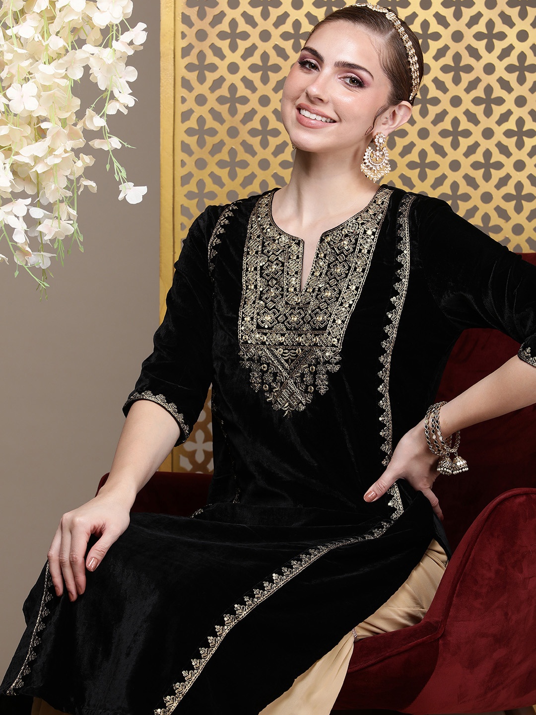

House of Pataudi Jashn Embroidered Velvet Kurta, Black