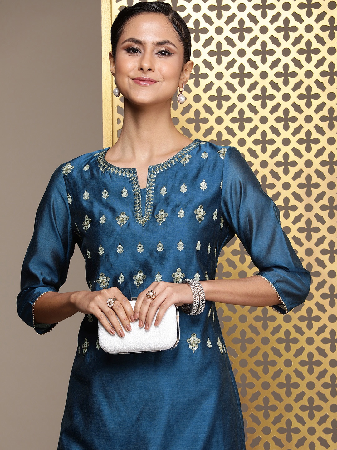 

House of Pataudi Yoke Design Sequined Jashn Kurta, Teal