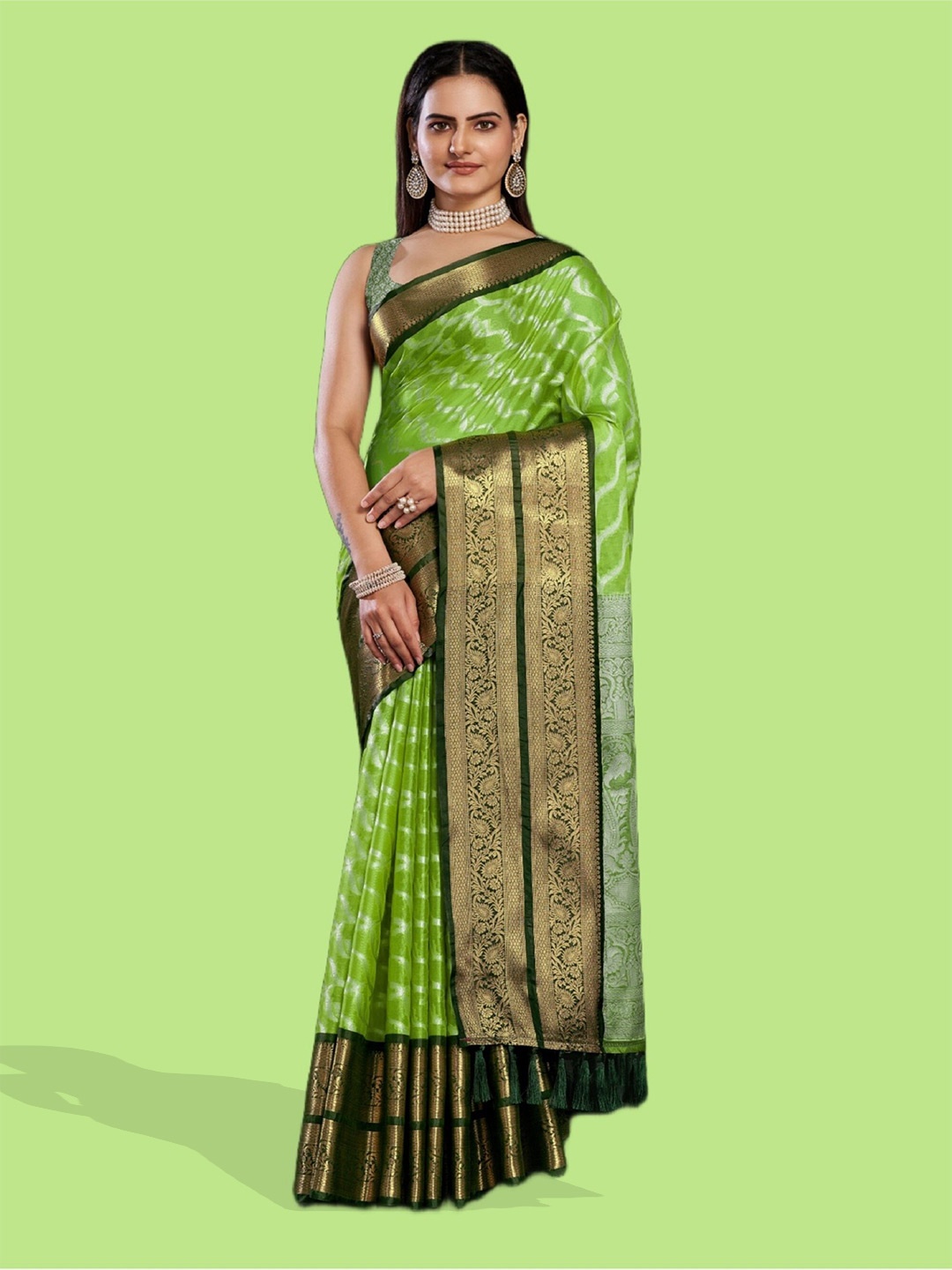 

Mitera Green & Gold-Toned Abstract Woven Design Zari Tissue Banarasi Saree