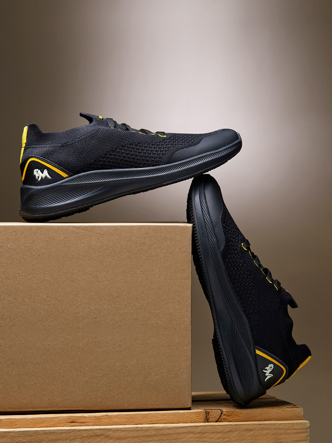 

NEEMANS Woven Design Lightweight Sneakers, Black