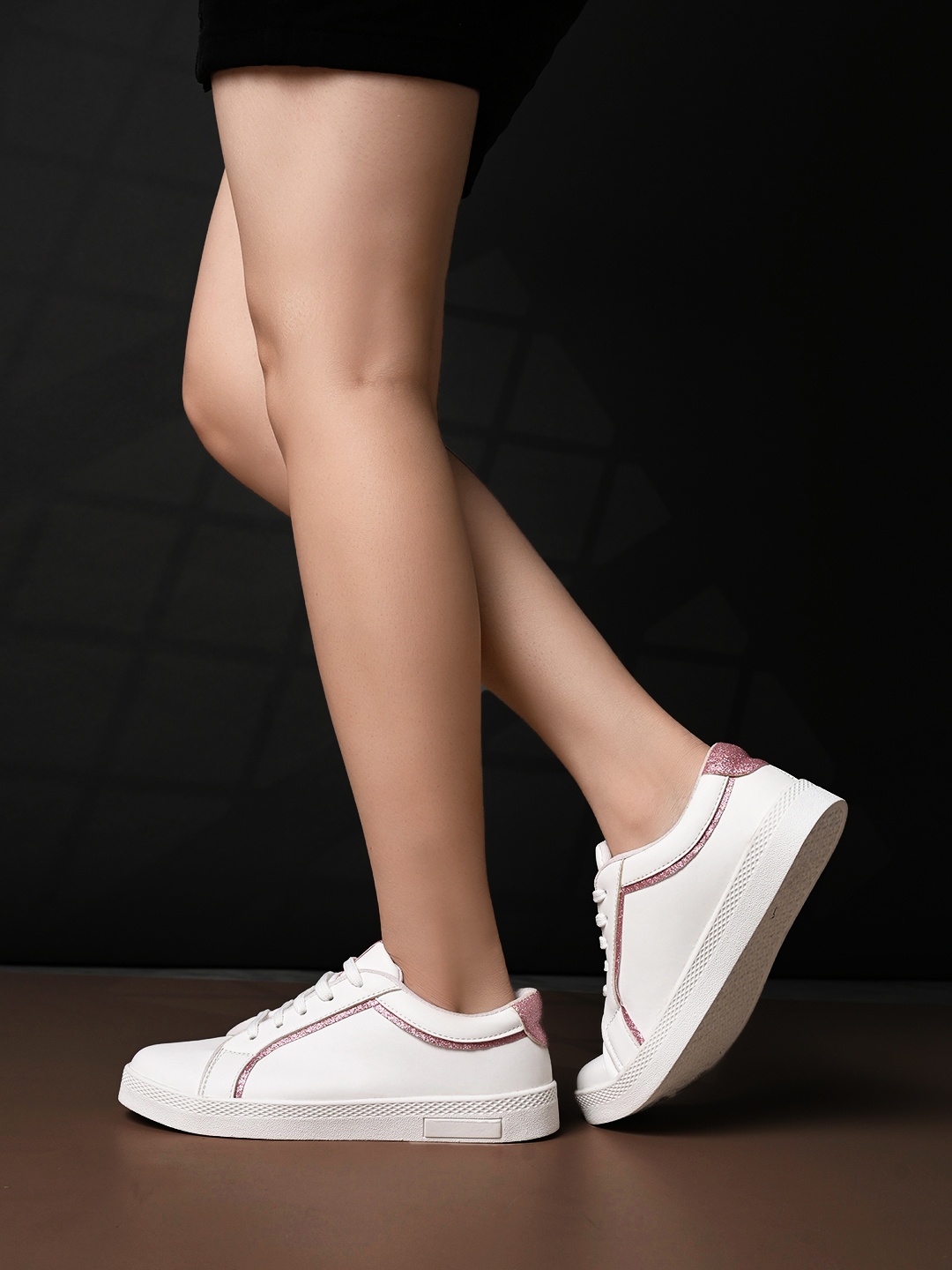 

Longwalk Women Lightweight Comfort Insole Basics Sneakers, White