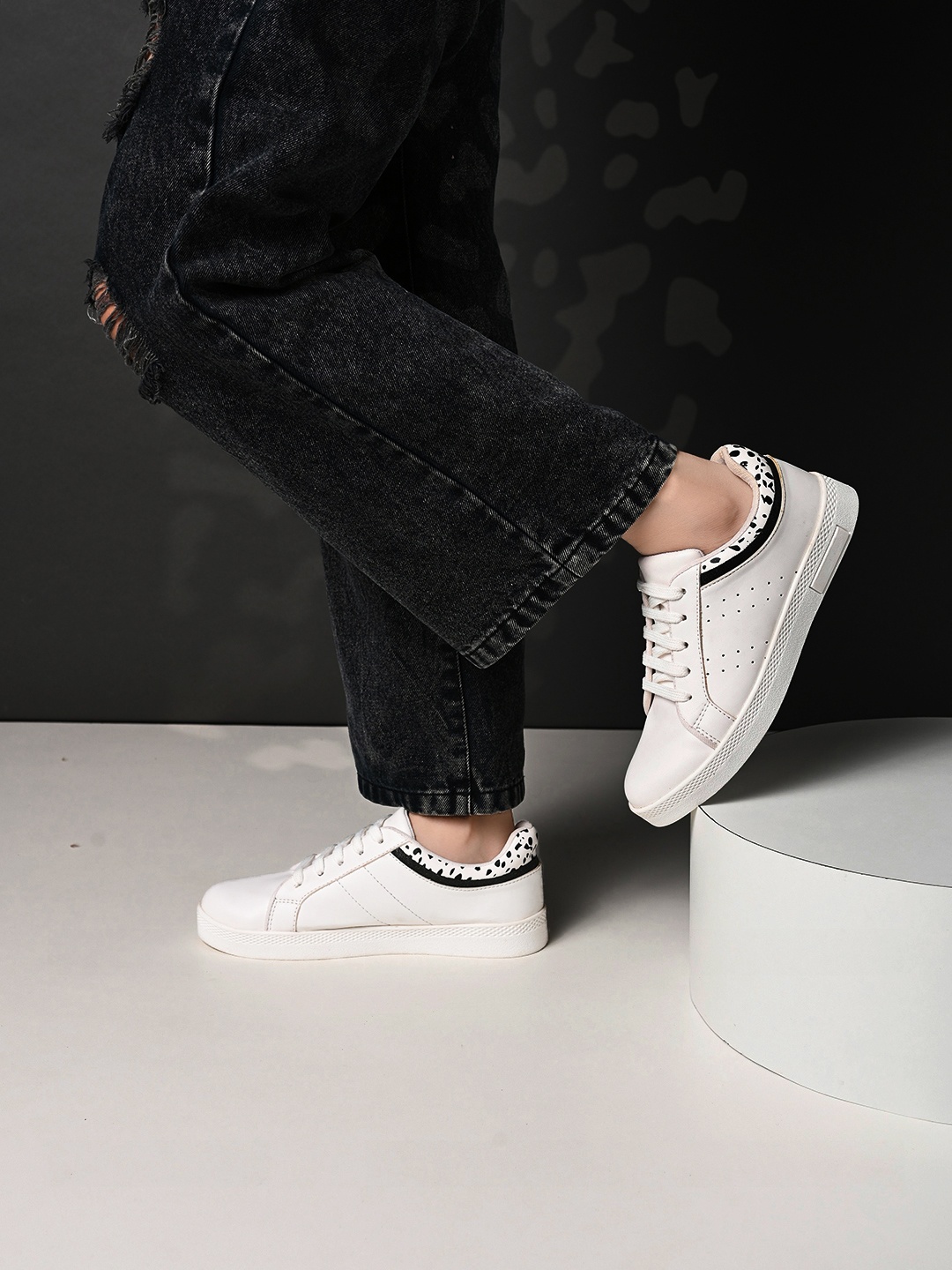 

Longwalk Women Perforations Lightweight Comfort Insole Basics Sneakers, White