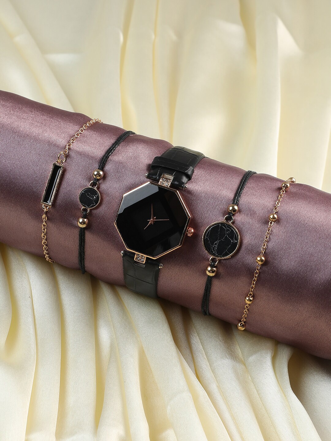 

HAUTE SAUCE by Campus Sutra Women Leather Watch And Bracelet Gift Set SS23_HSWB5049, Black
