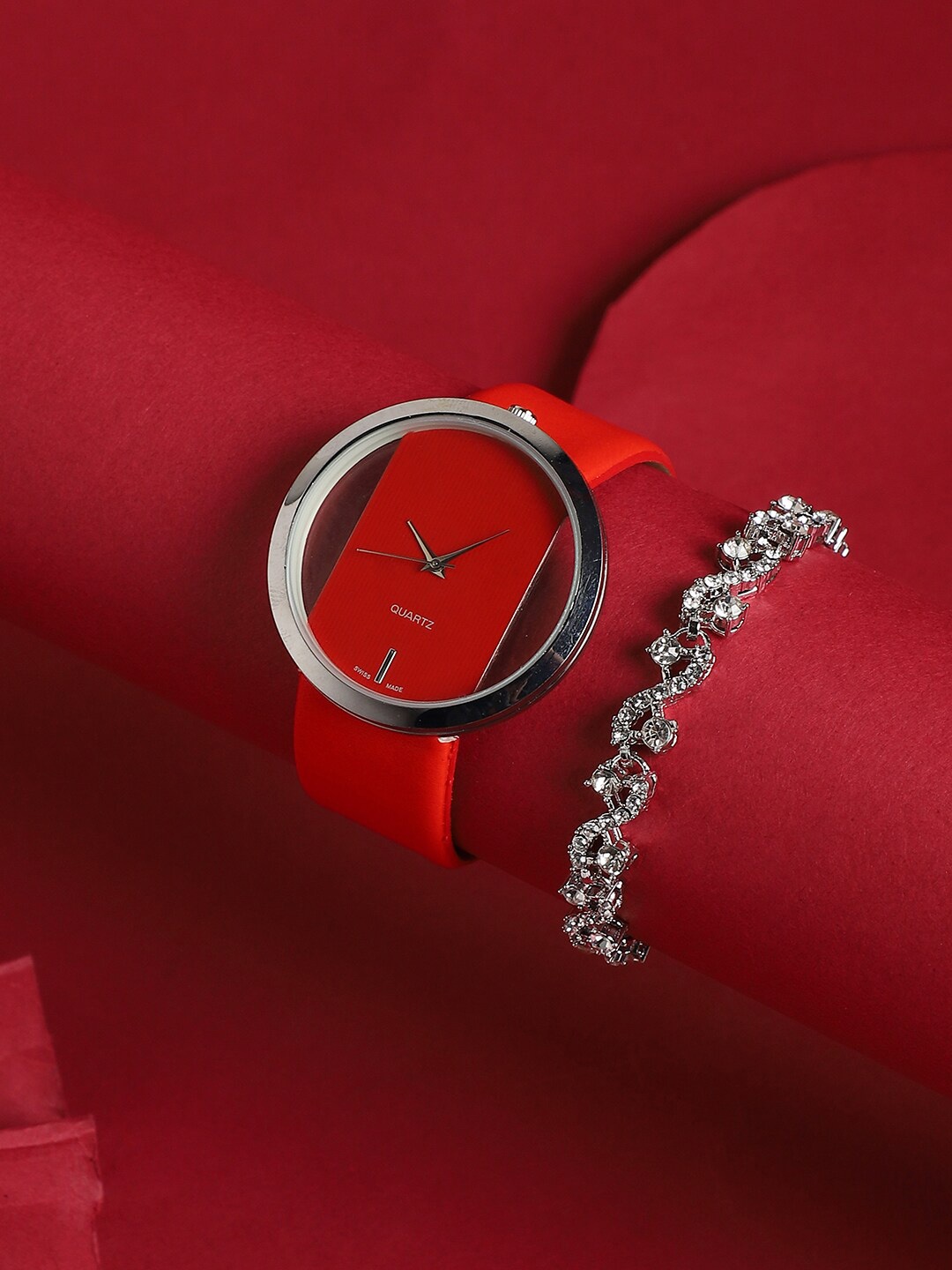 

HAUTE SAUCE by Campus Sutra Leather Watch Gift Set SS23_HSWB5067, Red