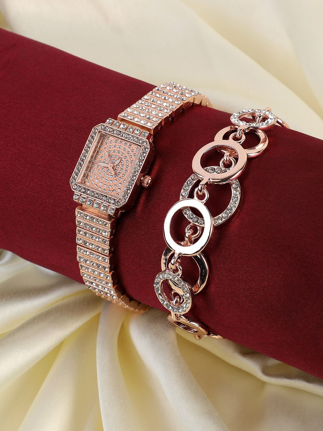

HAUTE SAUCE by Campus Sutra Women Watch Gift Set SS23_HSWB5078, Gold