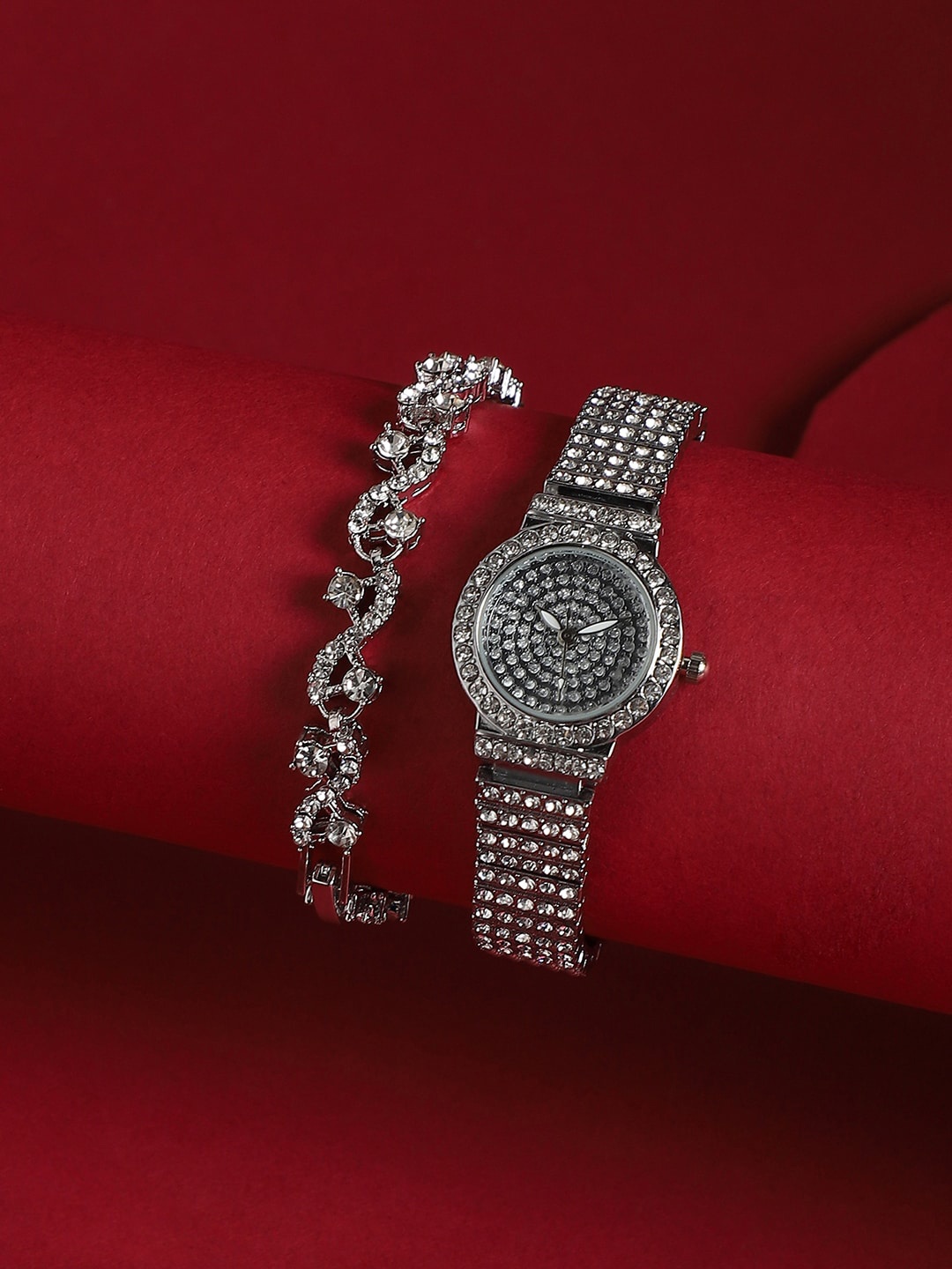 

HAUTE SAUCE by Campus Sutra Women Watch Gift Set SS23_HSWB5065, Silver