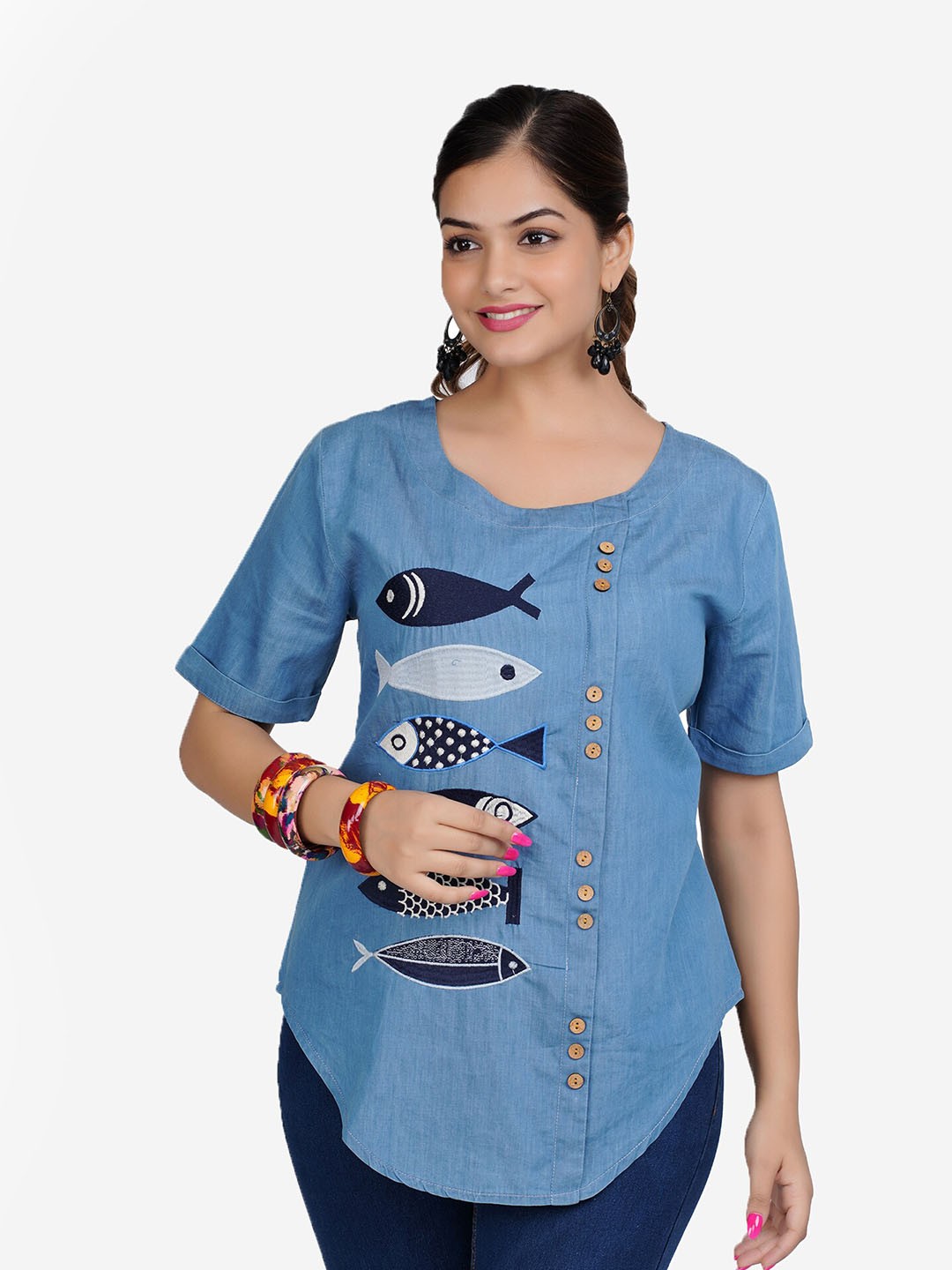 

SUMAVI-FASHION Graphic Printed Denim Top, Blue