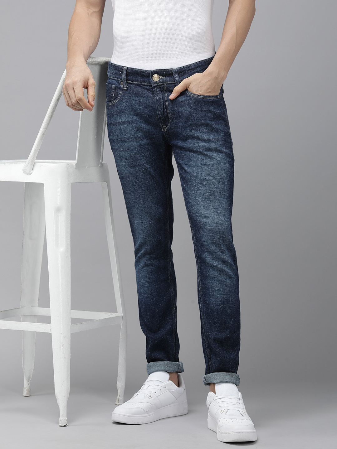 

SPYKAR Men Slim Fit Low-Rise Light Fade Stretchable Jeans, Blue