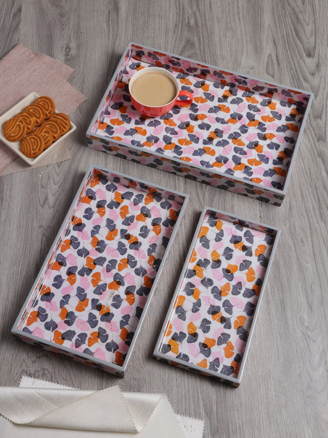 

FABINALIV 3 Pieces White Floral Printed Wooden Serving Trays