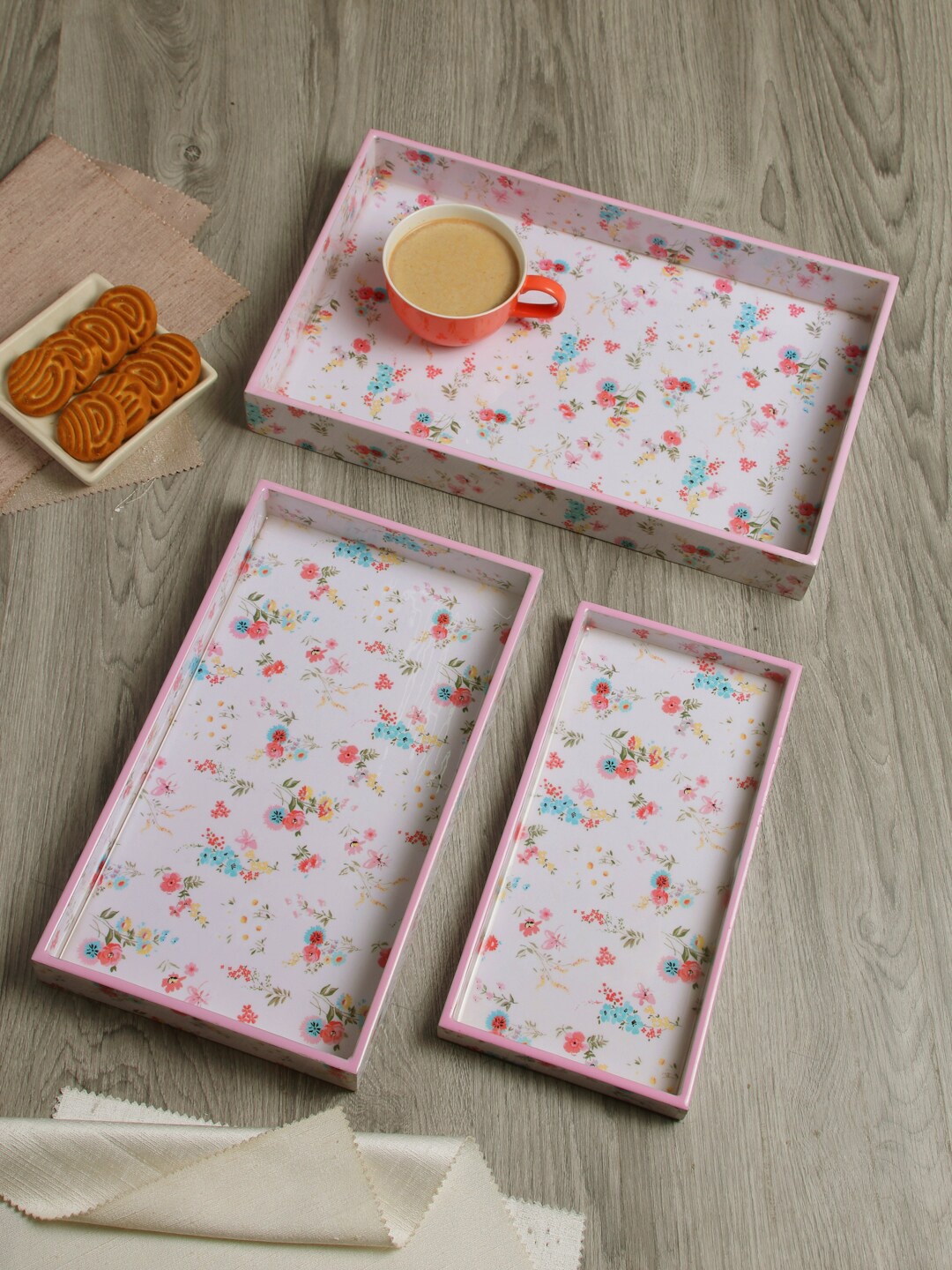 

FABINALIV 3 Pieces White Floral Printed Wooden Serving Trays