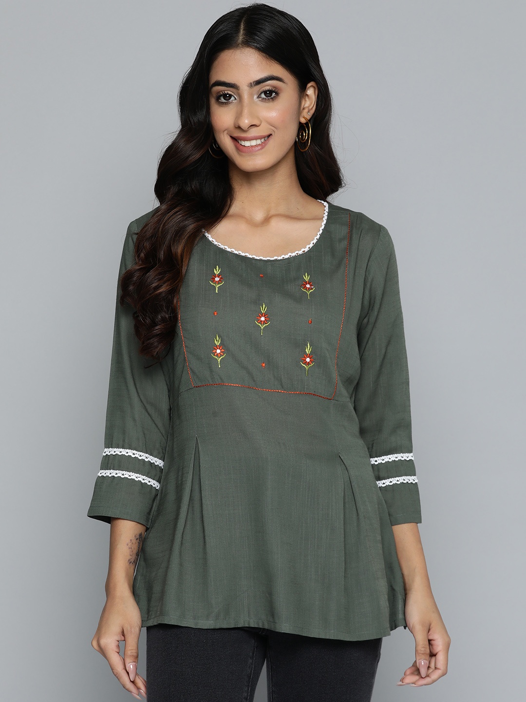 

HERE&NOW Floral Embroidered Flared Sleeves Kantha Work Kantha Work Pleated Kurti, Green