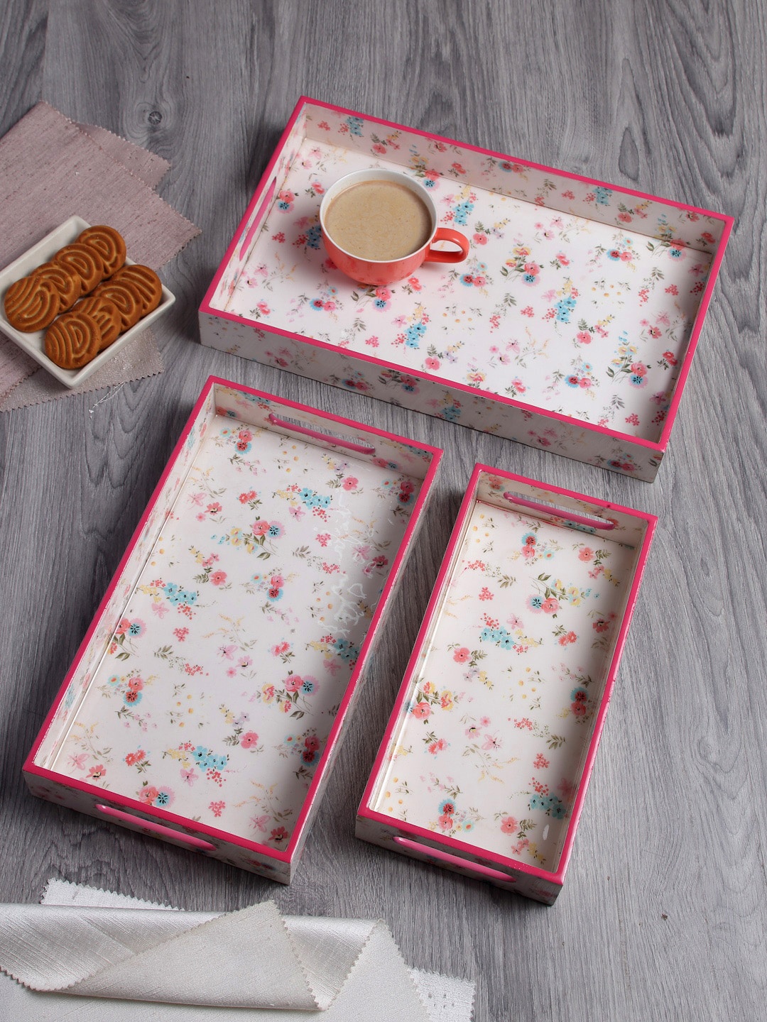 

FABINALIV Pink & Blue 3-Pieces Floral Printed Wooden Serving Trays