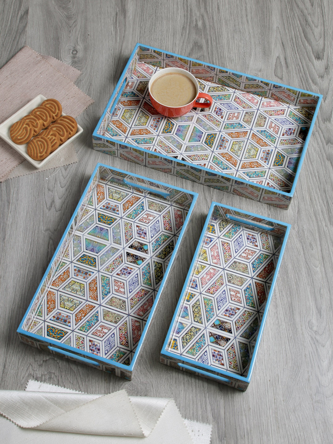 

FABINALIV Blue & Brown 3-Pieces Geometric Printed Wooden Serving Trays