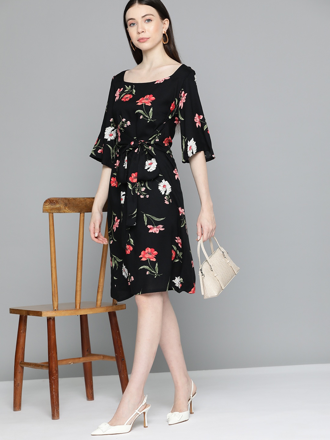 

Chemistry Floral Print Flared Sleeves A-Line Dress, Black