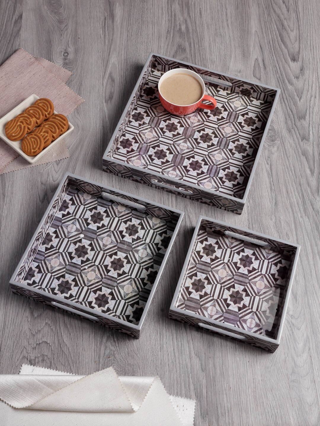 

FABINALIV 3 Pieces Grey Printed Wooden Serving Trays