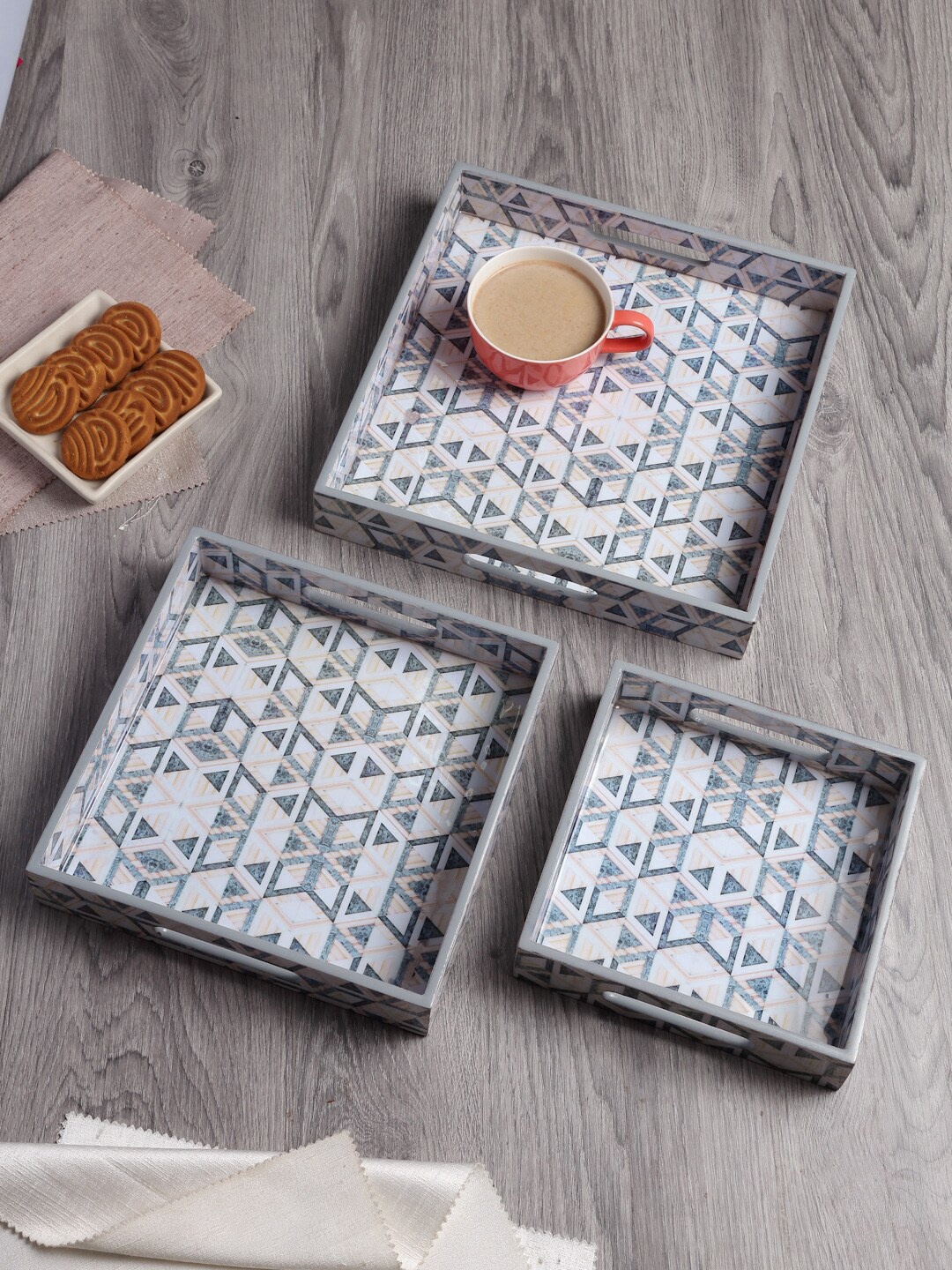 

FABINALIV 3 Pieces Grey & White Geometric Printed Wooden Serving Trays