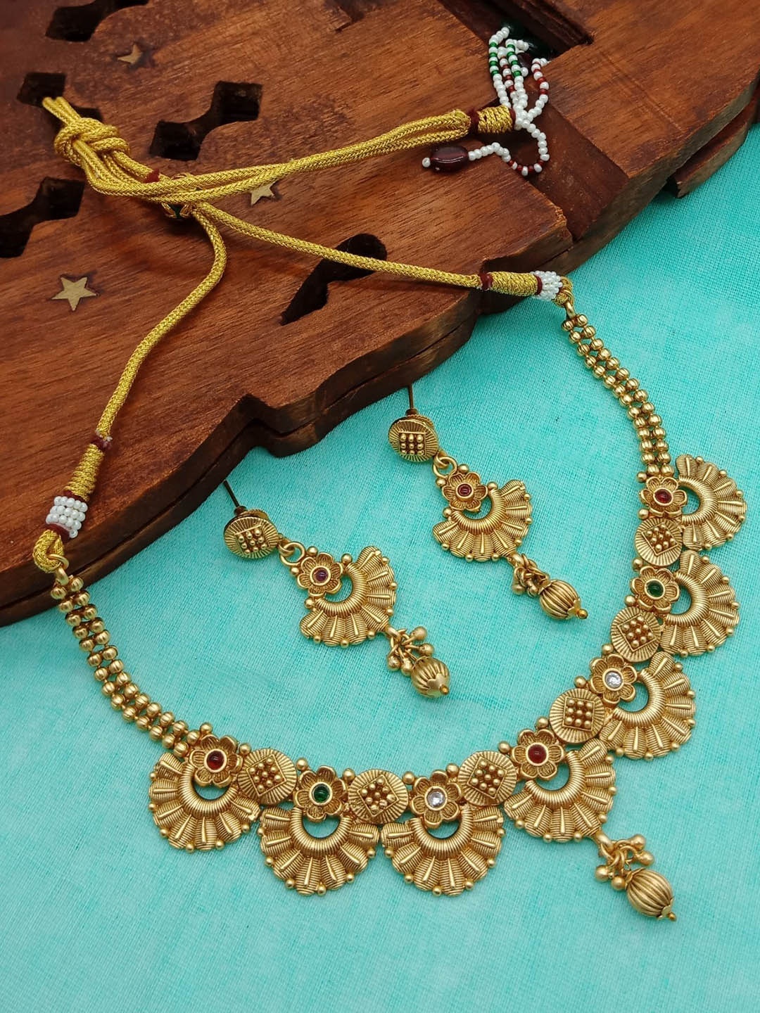 

AASHISH IMITATION Gold-Plated Stone Studded & Beaded Jewellery Set