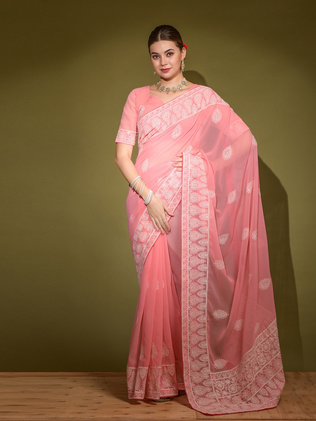 

DIVASTRI Ethnic Motifs Embroidered Saree, Peach