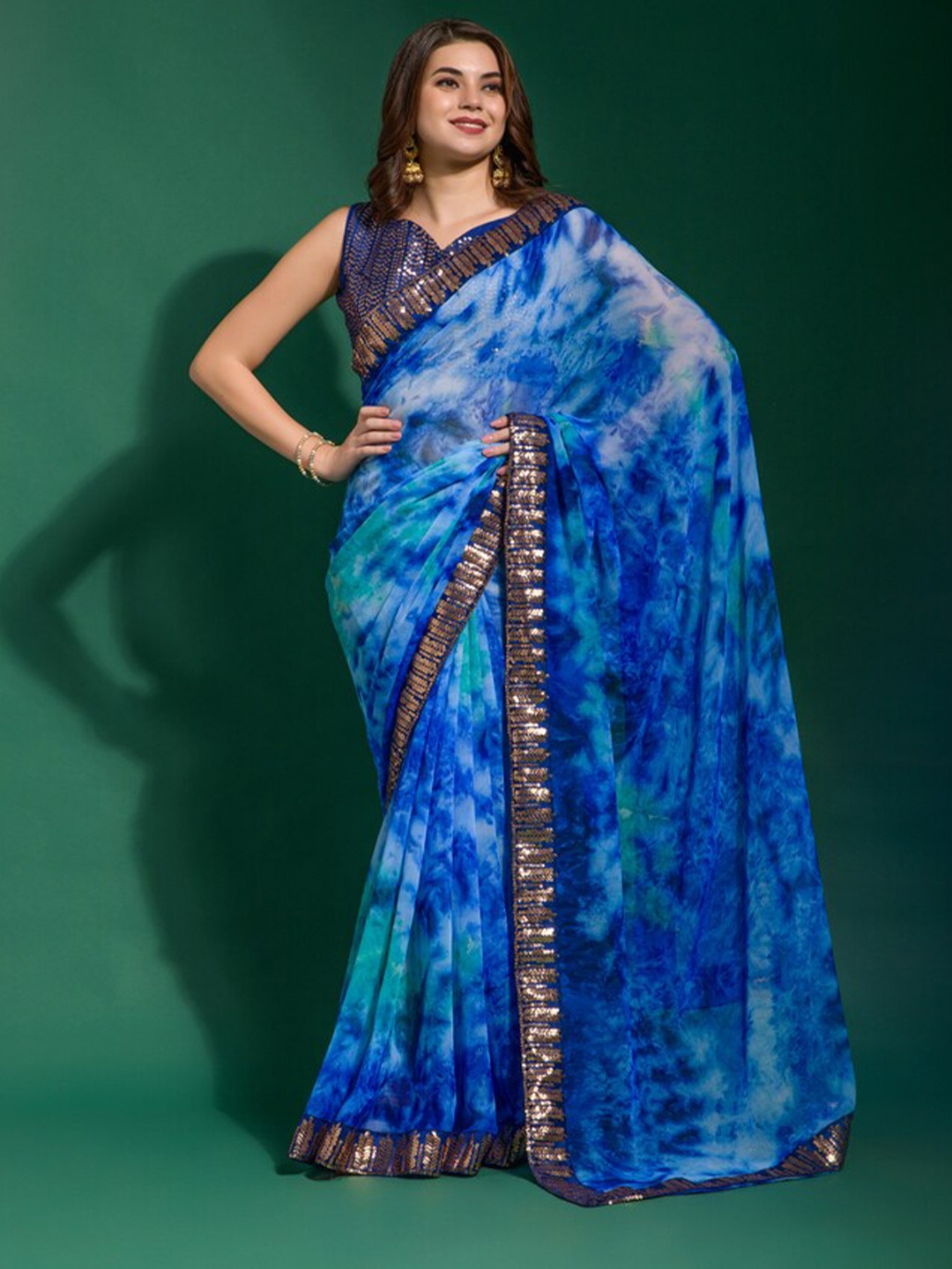 

DIVASTRI Abstract Printed Embellished Saree, Blue