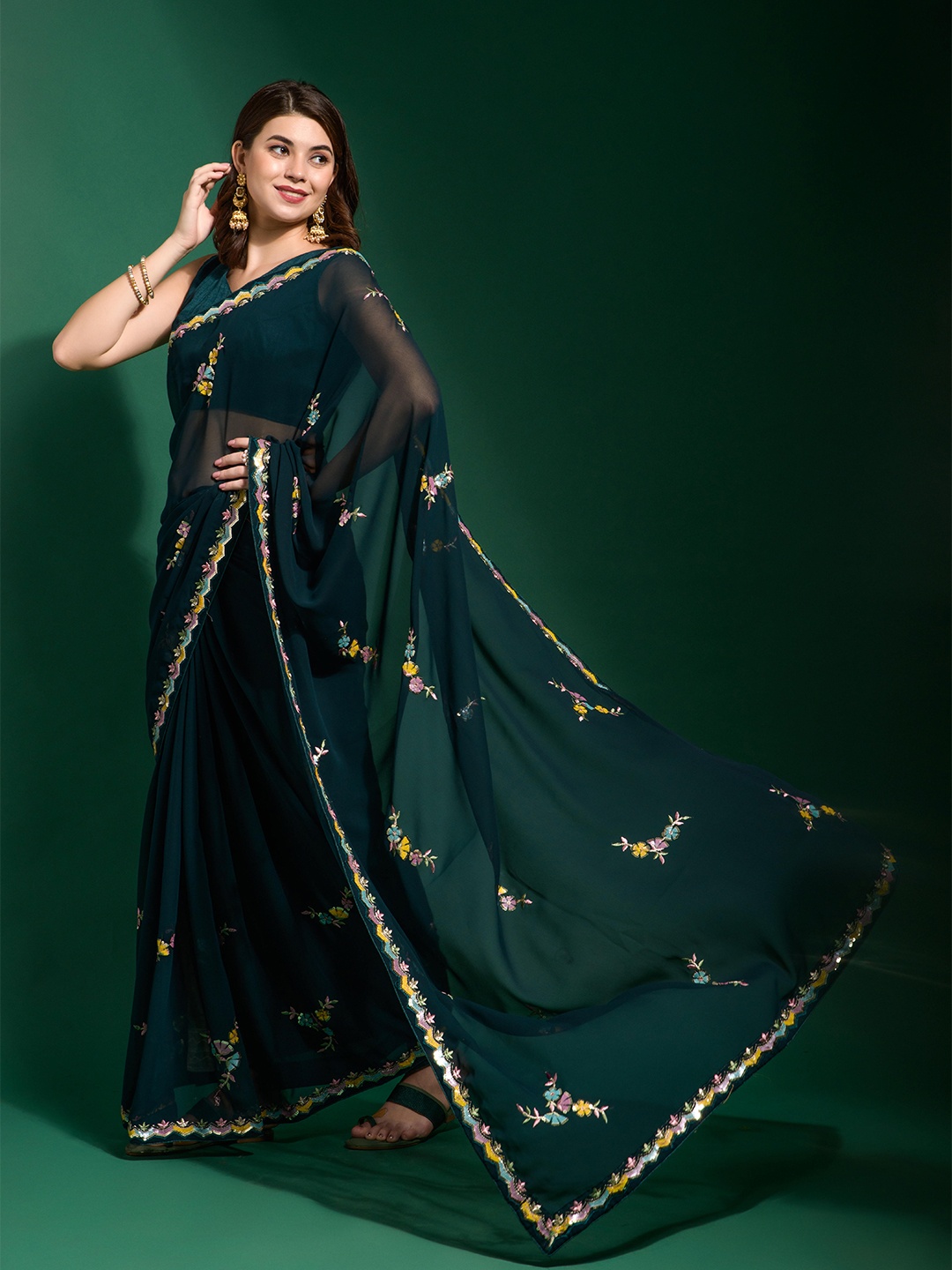 

DIVASTRI Floral Printed Sequinned Saree, Green