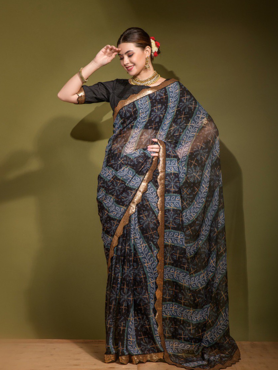 

DIVASTRI Floral Printed Embellished Saree, Navy blue