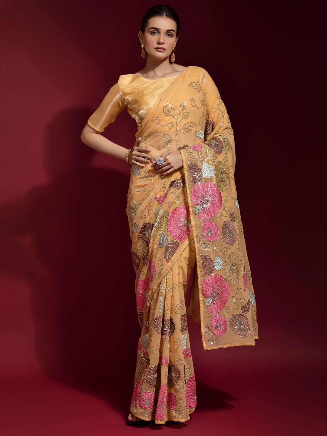 

DIVASTRI Floral Embroidered Saree, Yellow