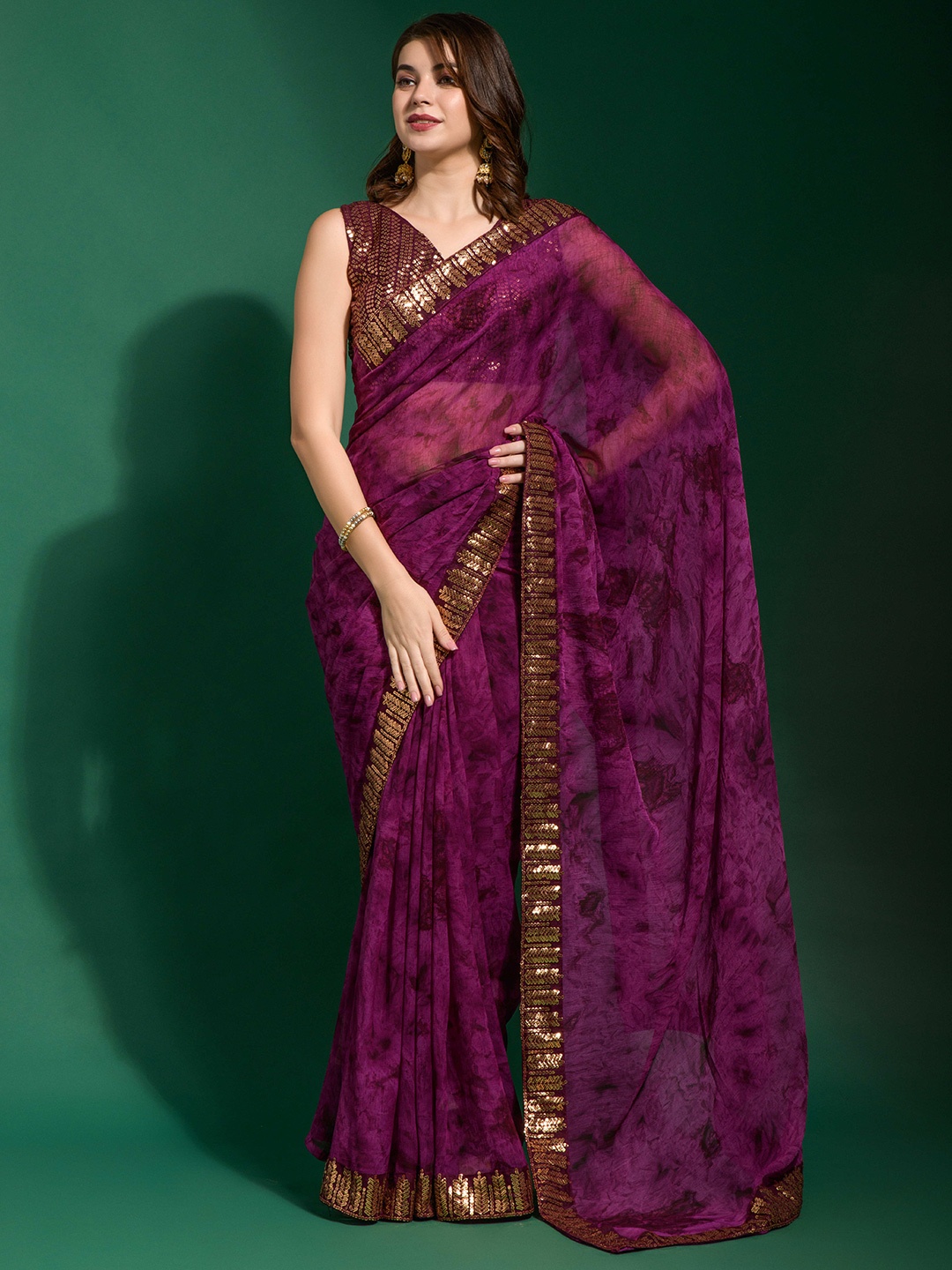 

DIVASTRI Abstract Printed Embellished Saree, Purple