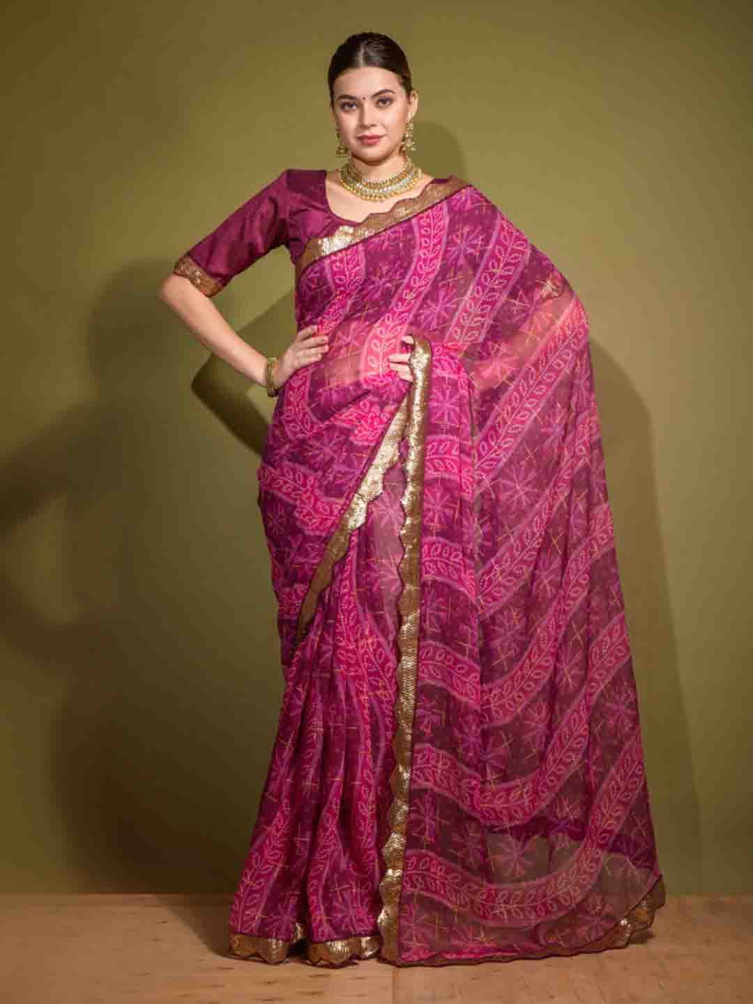 

DIVASTRI Floral Printed Embellished Saree, Pink