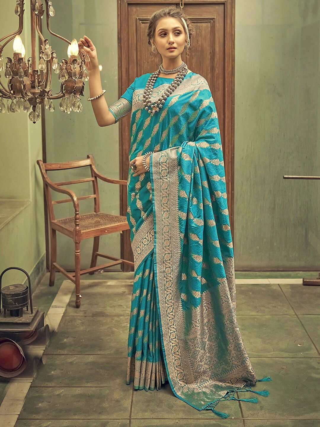 

Satrani Turquoise Blue & Gold-Toned Floral Woven Design Zari Banarasi Saree