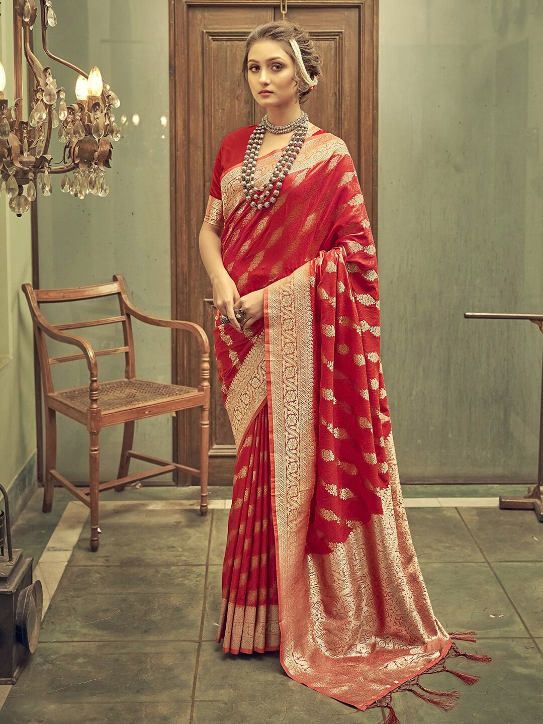 

Satrani Ethnic Motifs Woven Design Jacquard Banarasi Saree, Red