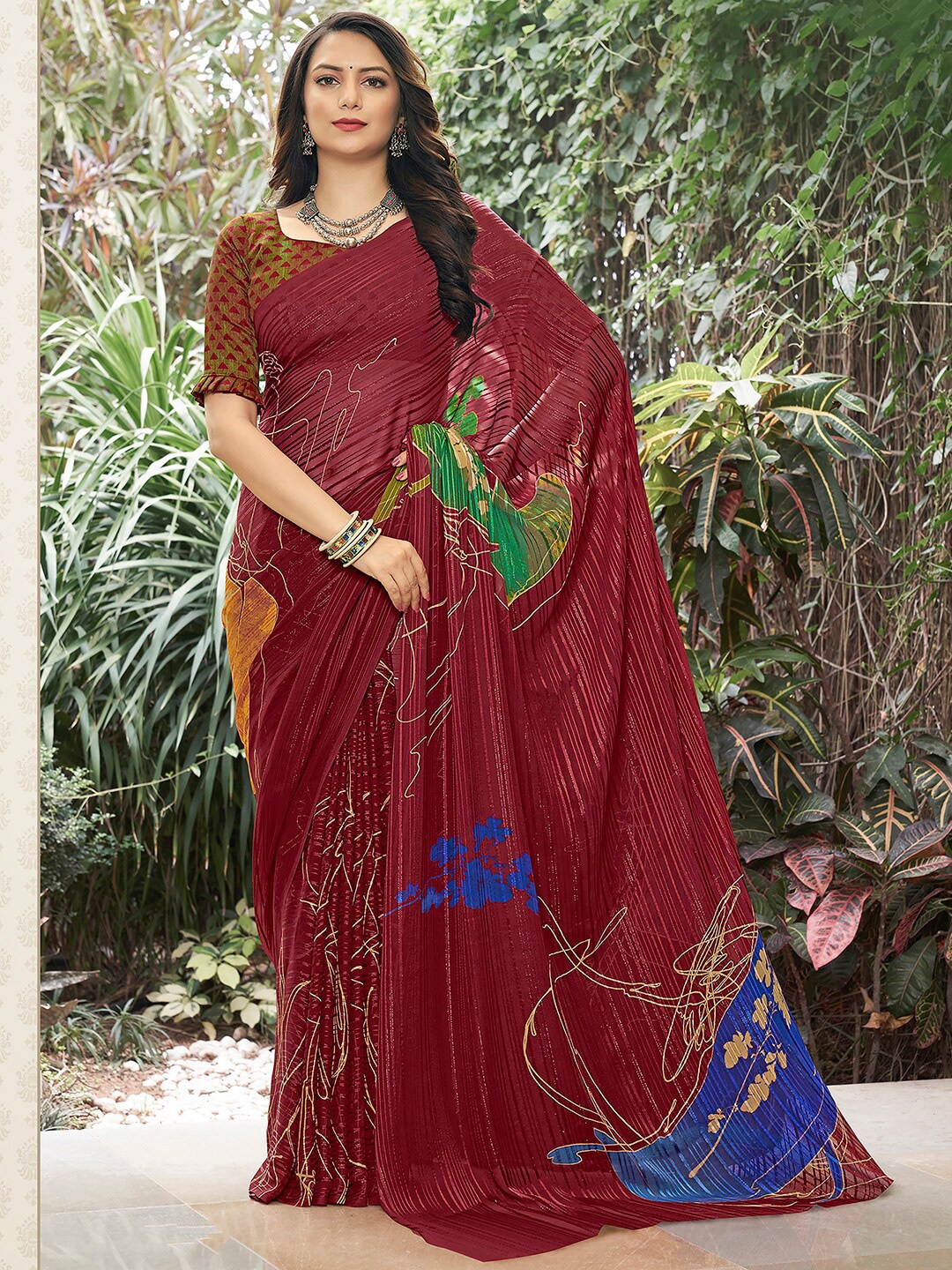 

Satrani Maroon & Green Abstract Printed Saree