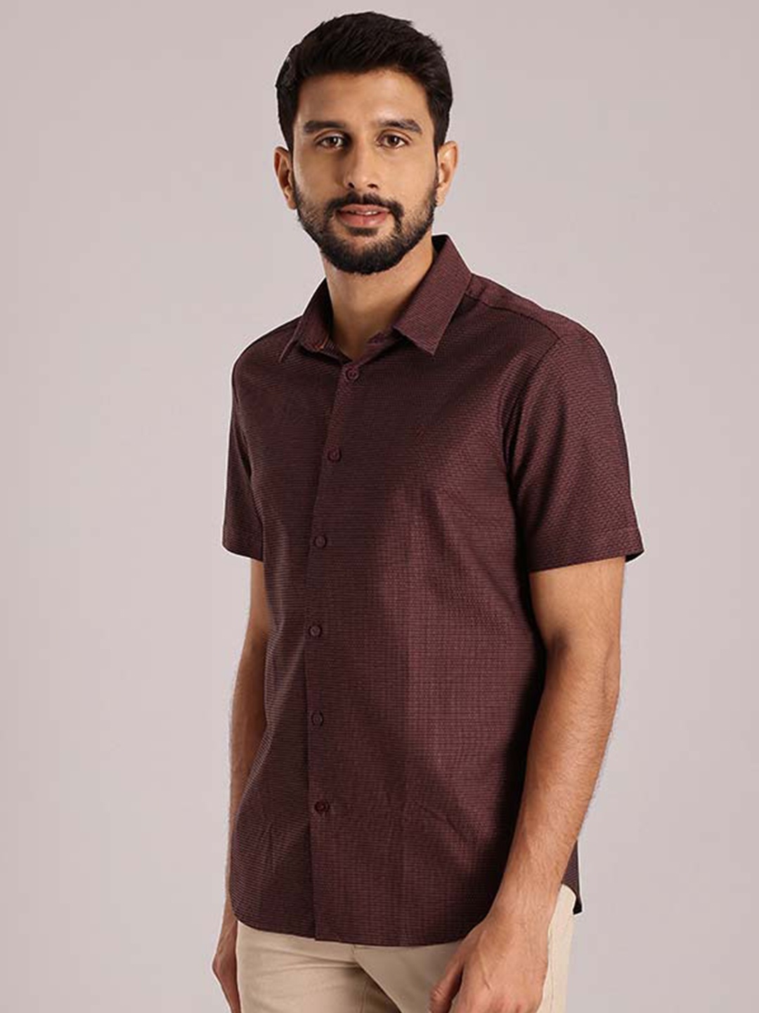 

Indian Terrain Geometric Printed Chiseled Slim Fit Cotton Casual Shirt, Maroon