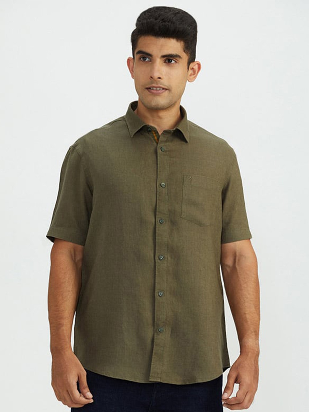 

Indian Terrain Men Chiseled Slim Fit Opaque Pure Cotton Casual Shirt, Green