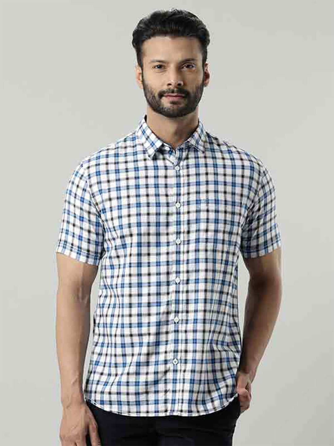 

Indian Terrain Men Blue Chiseled Slim Fit Checked Pure Cotton Casual Shirt