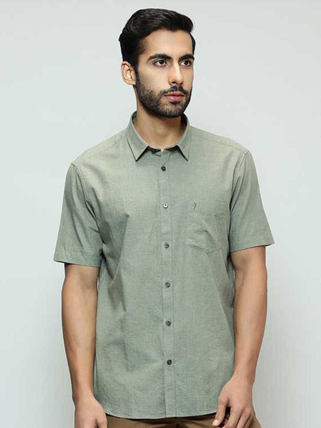 

Indian Terrain Spread Collar Chiseled Fit Slim Fit Pure Cotton Casual Shirt, Green