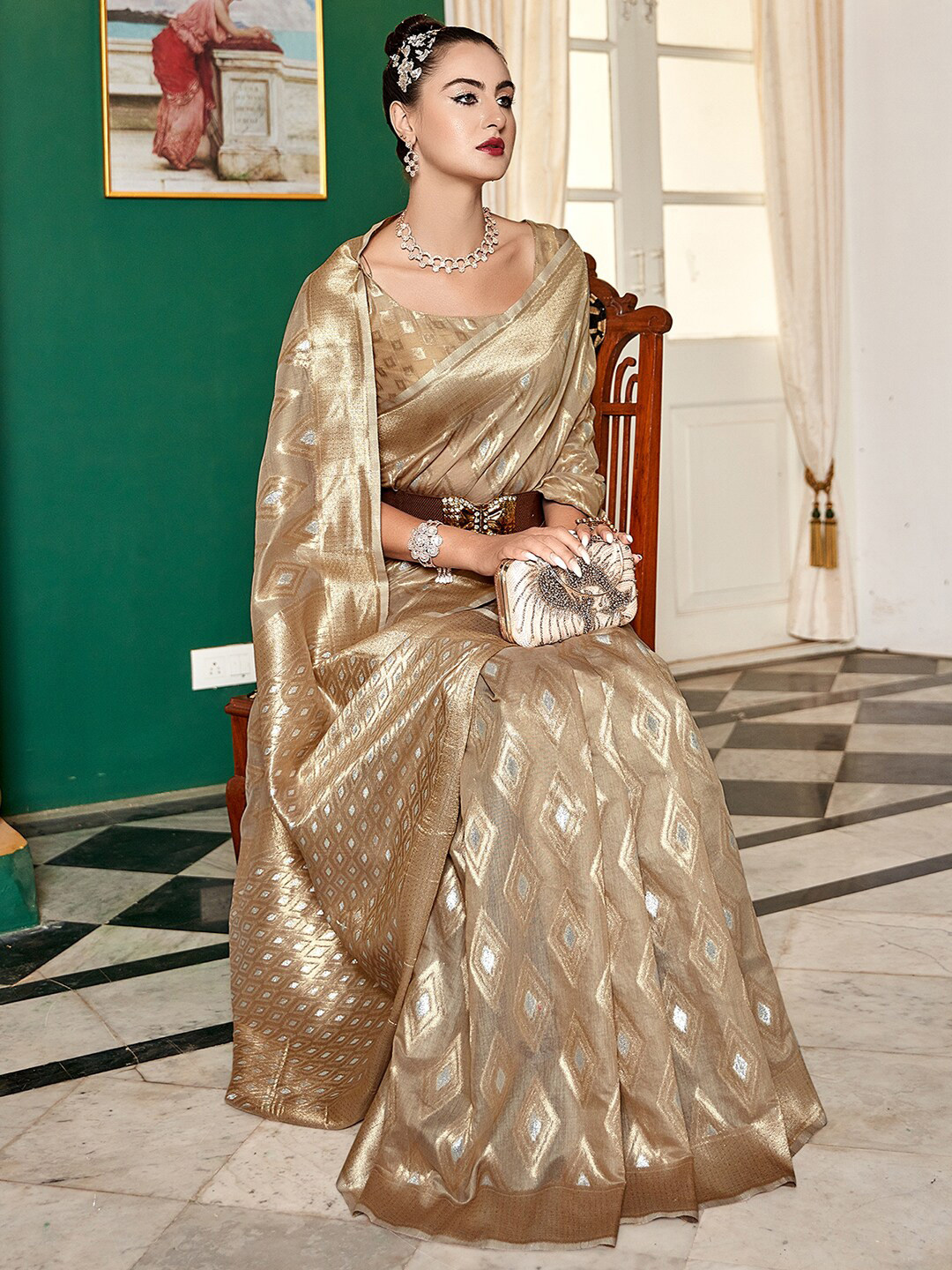

Mitera Beige & Gold-Toned Geometric Woven Design Zari Banarasi Saree