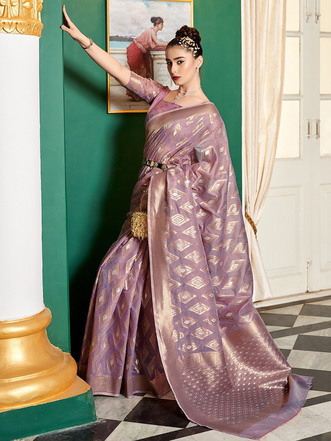 

Mitera Purple & Gold-Toned Geometric Woven Design Zari Banarasi Saree
