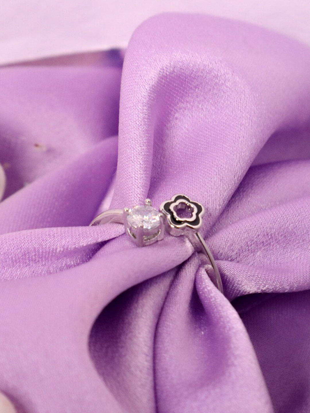 

SALTY Blossom Crystal Adjustable Finger Ring, Silver