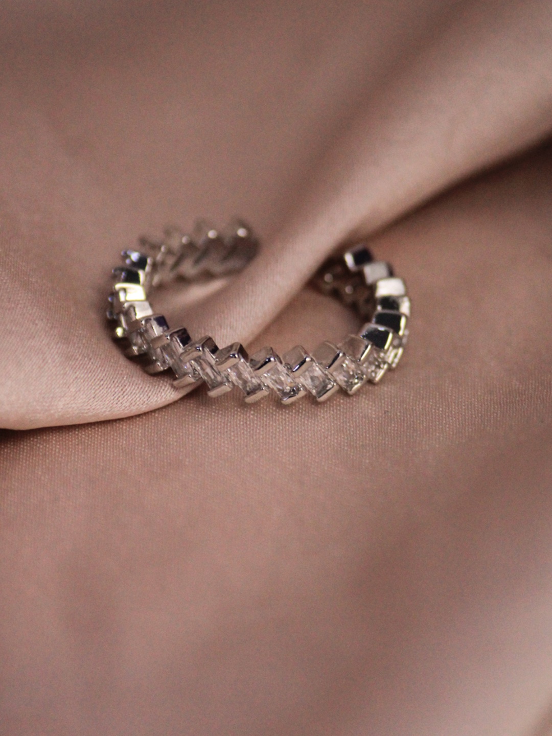 

SALTY Stone-Studded Adjustable Finger Ring, Silver