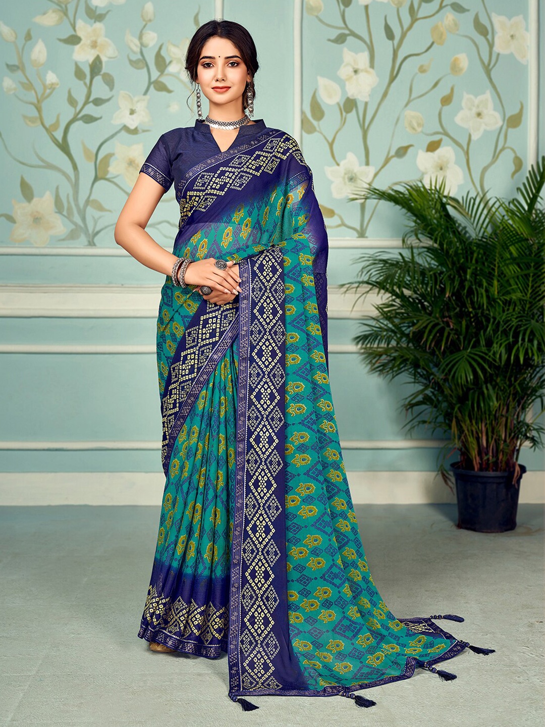 

Mitera Green & Navy Blue Ethnic Motif Printed Saree