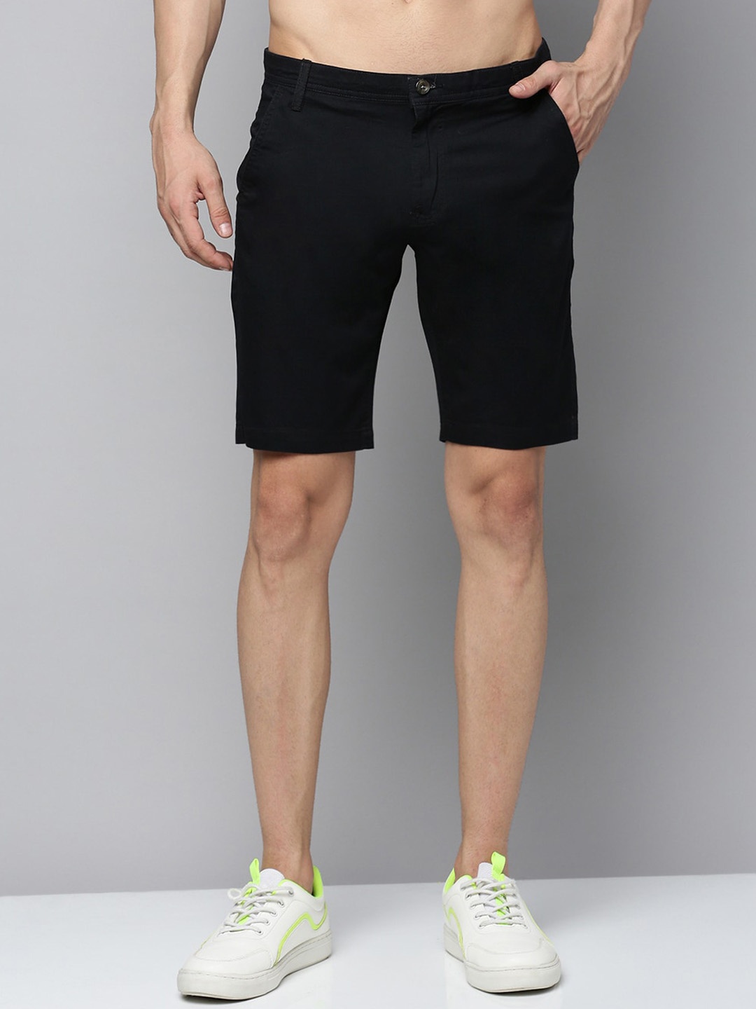 

Urban Dog Men Mid Rise Pure Cotton Shorts, Black