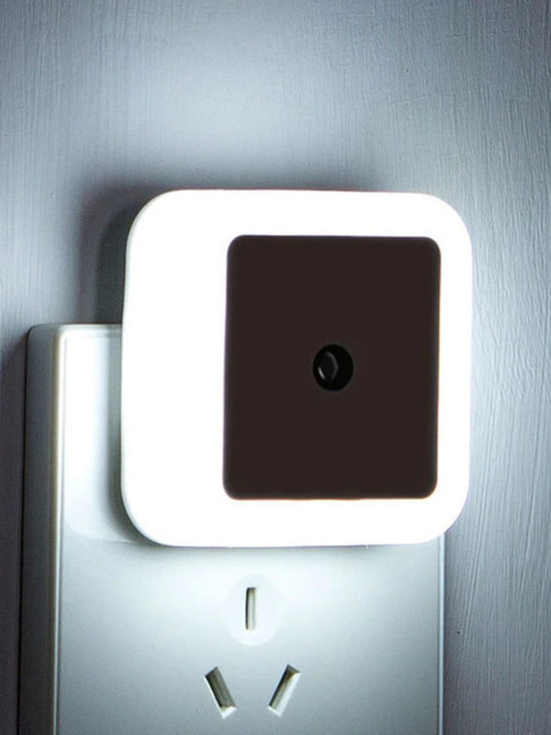 

Xergy White LED Night Light with Smart Sensor Dusk to Dawn