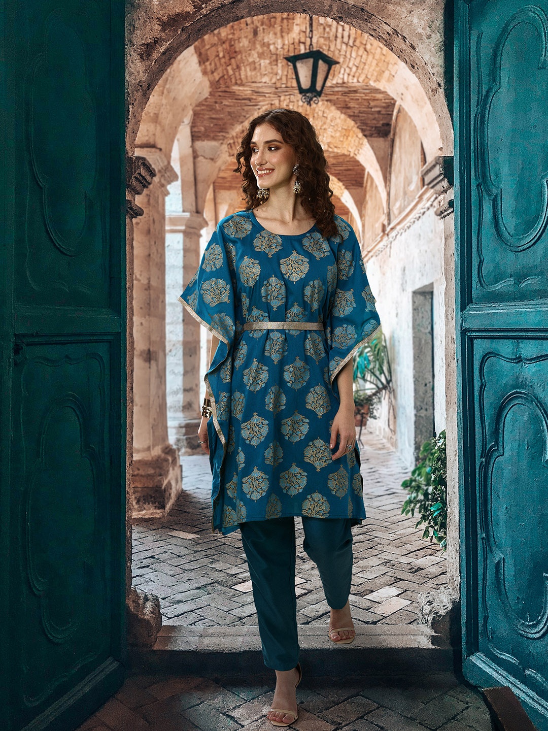 

Sangria Ethnic Motifs Printed Gotta Patti Kurta with Trousers, Teal