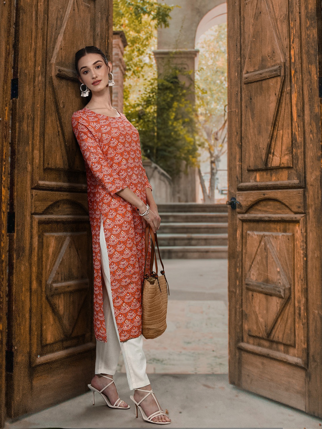 

Sangria Ethnic Motifs Printed Straight Kurta, Orange