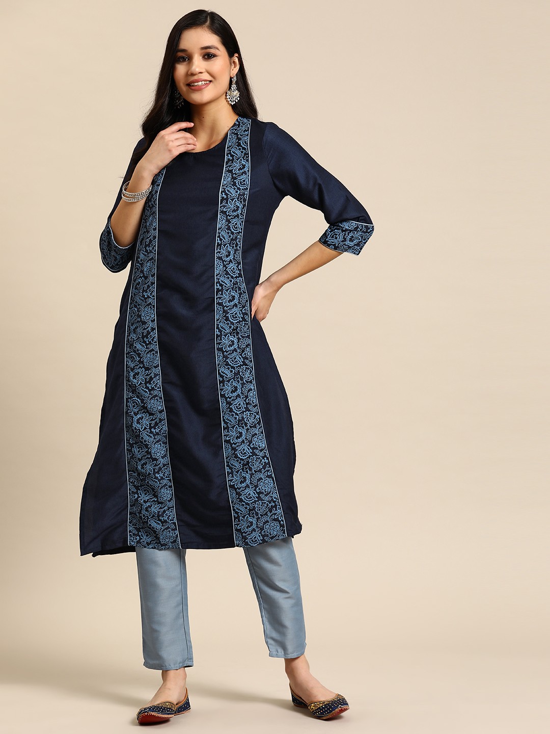 

Sangria Floral Print Kurta with Trousers, Navy blue